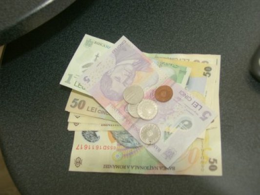 Cursul a depăşit 4,48 lei/euro